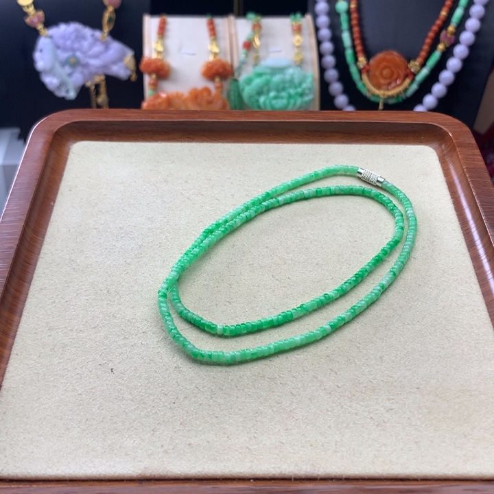 翡翠颈饰未镶嵌翡翠项链