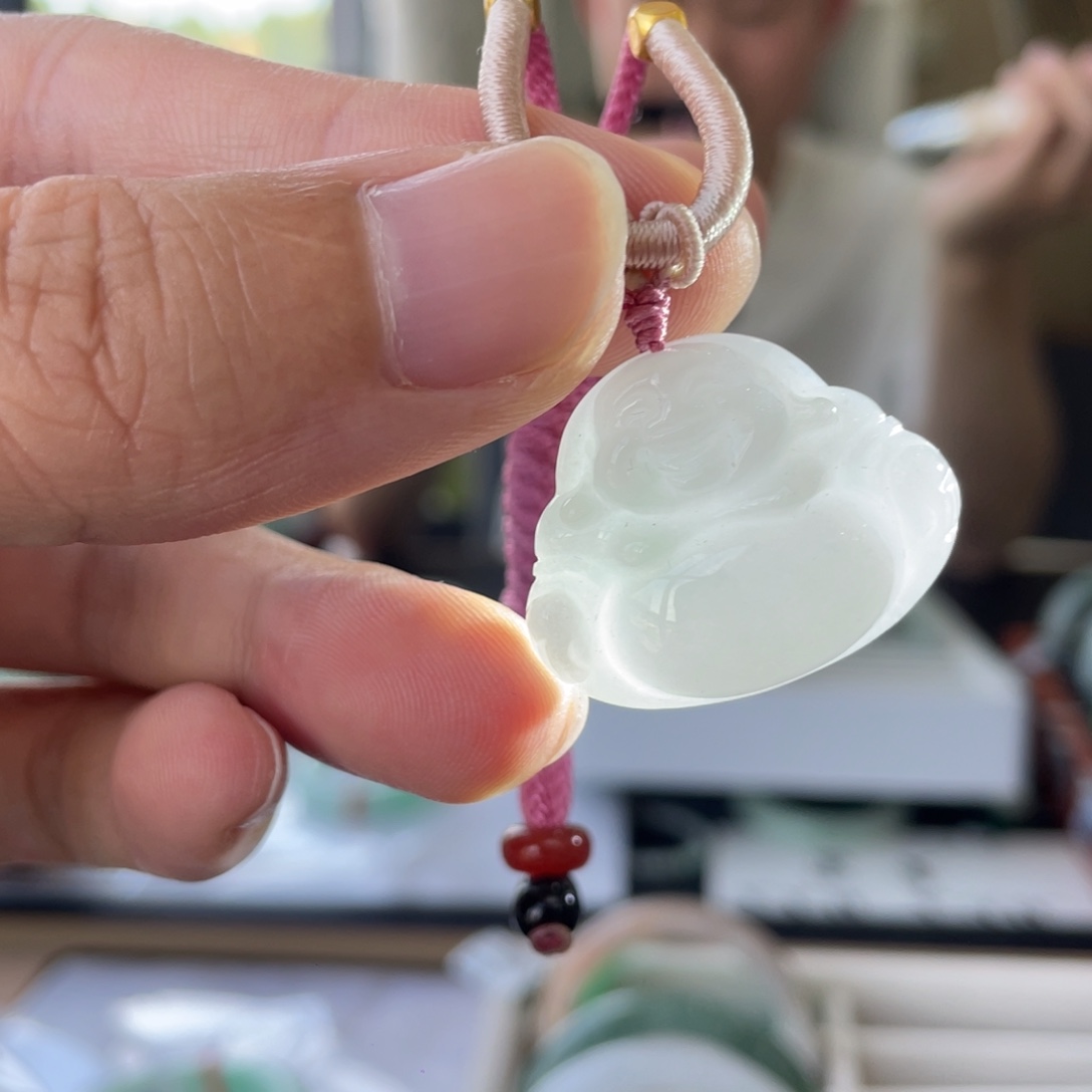 翡翠未镶嵌颈饰佛公