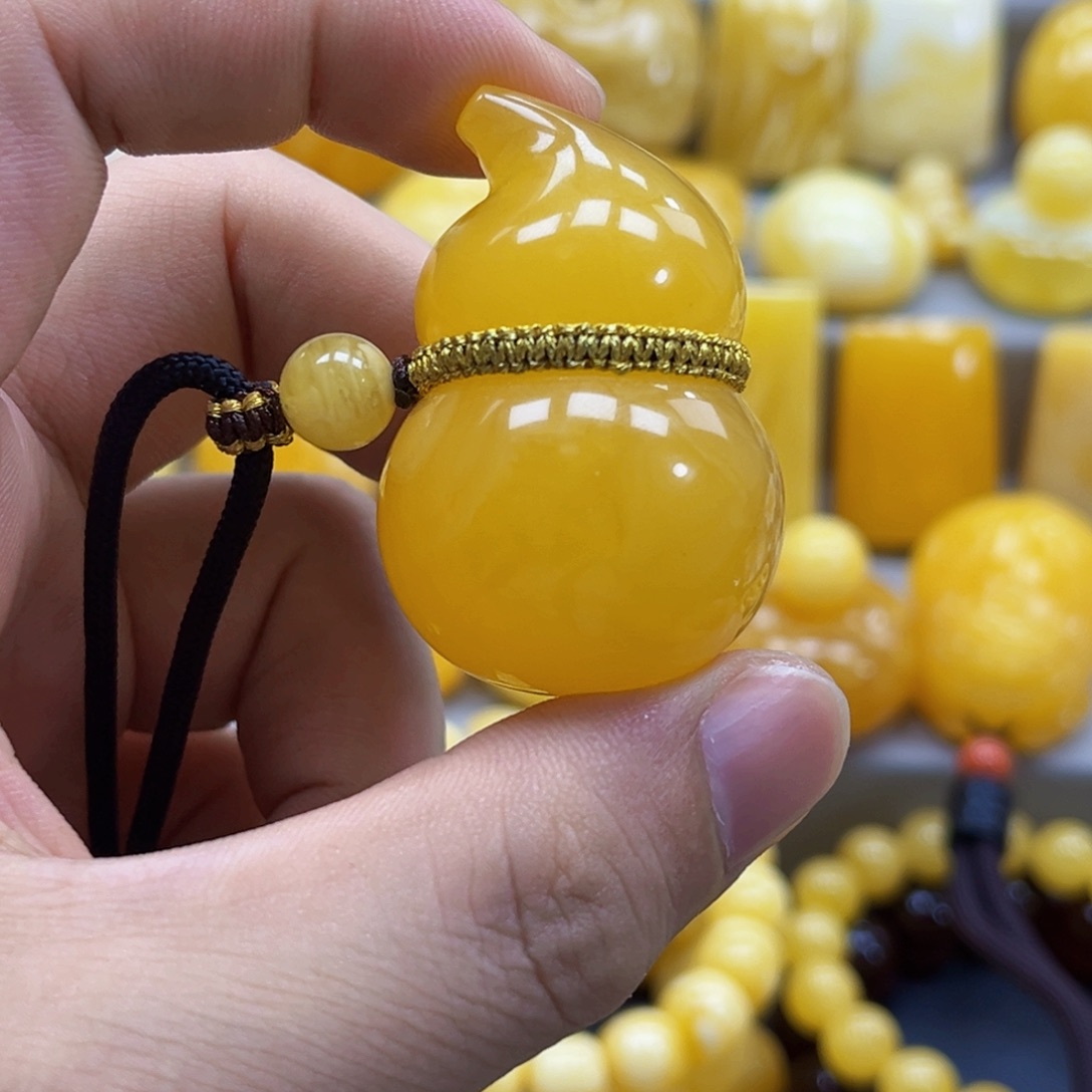 蜜蜡未镶嵌珠宝奇石