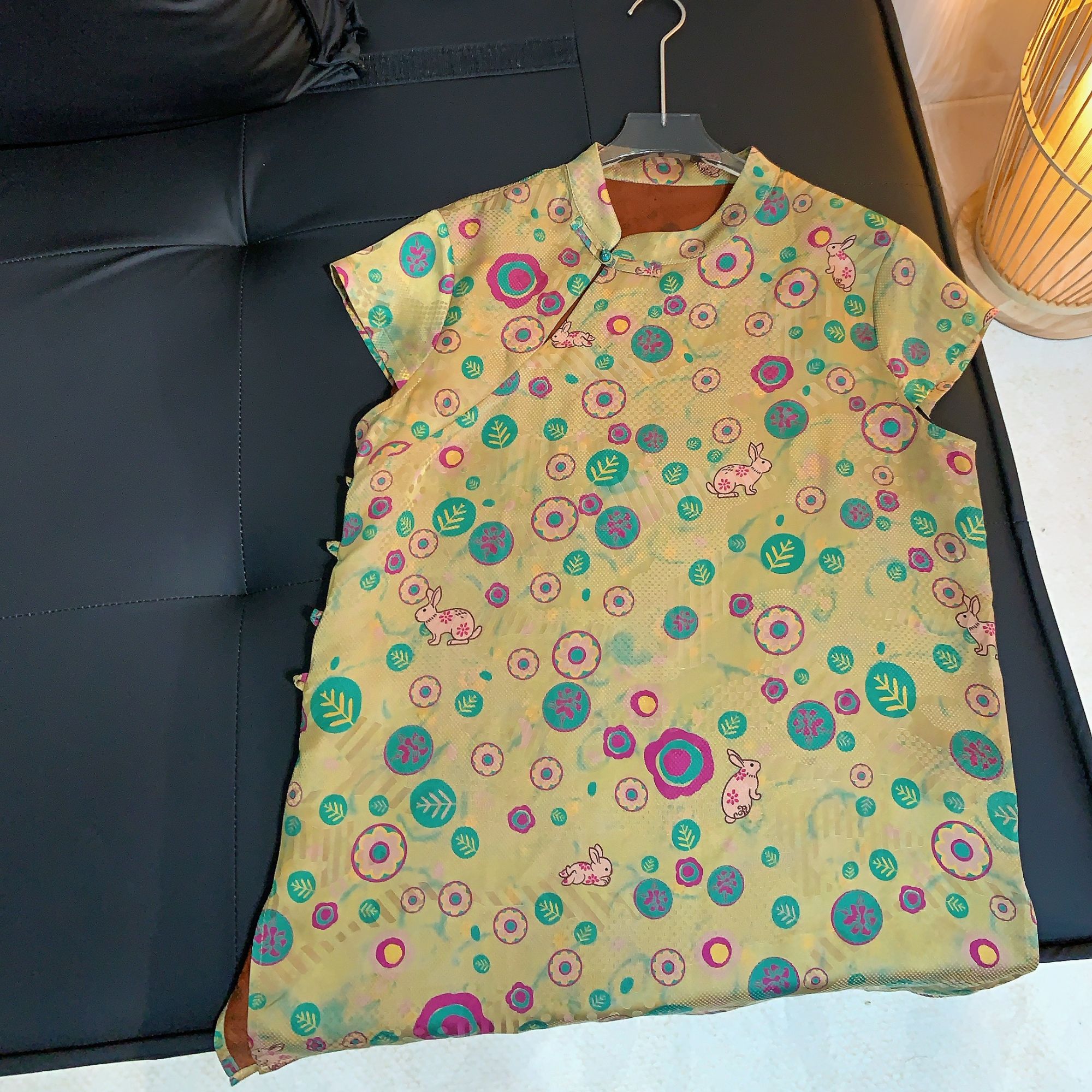 100桑蚕丝可爱小兔透气孔香云纱胸围106 衣长70