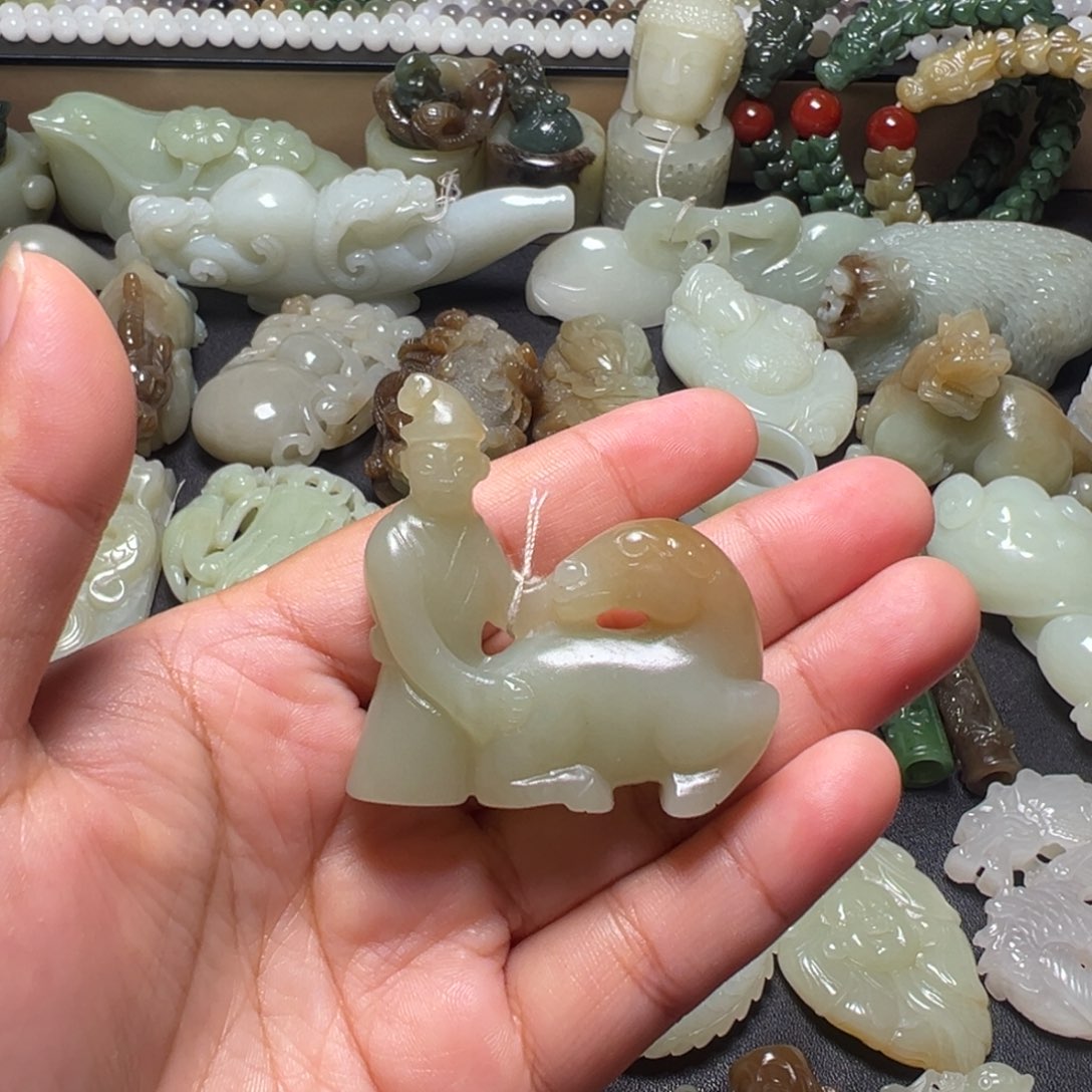 颈饰未镶嵌和田玉（糖玉）