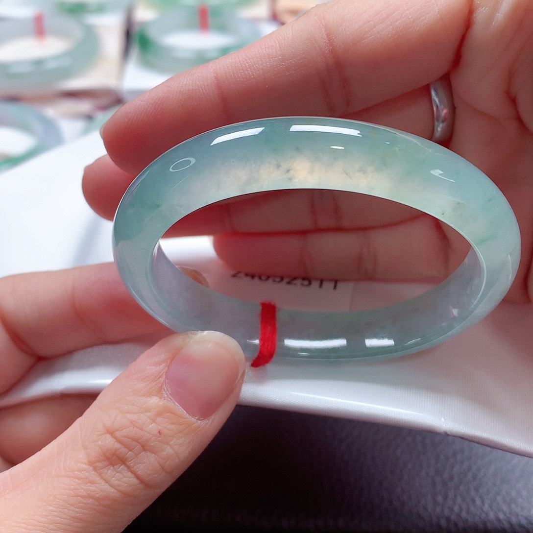 翡翠手镯（贵妃镯）未镶嵌