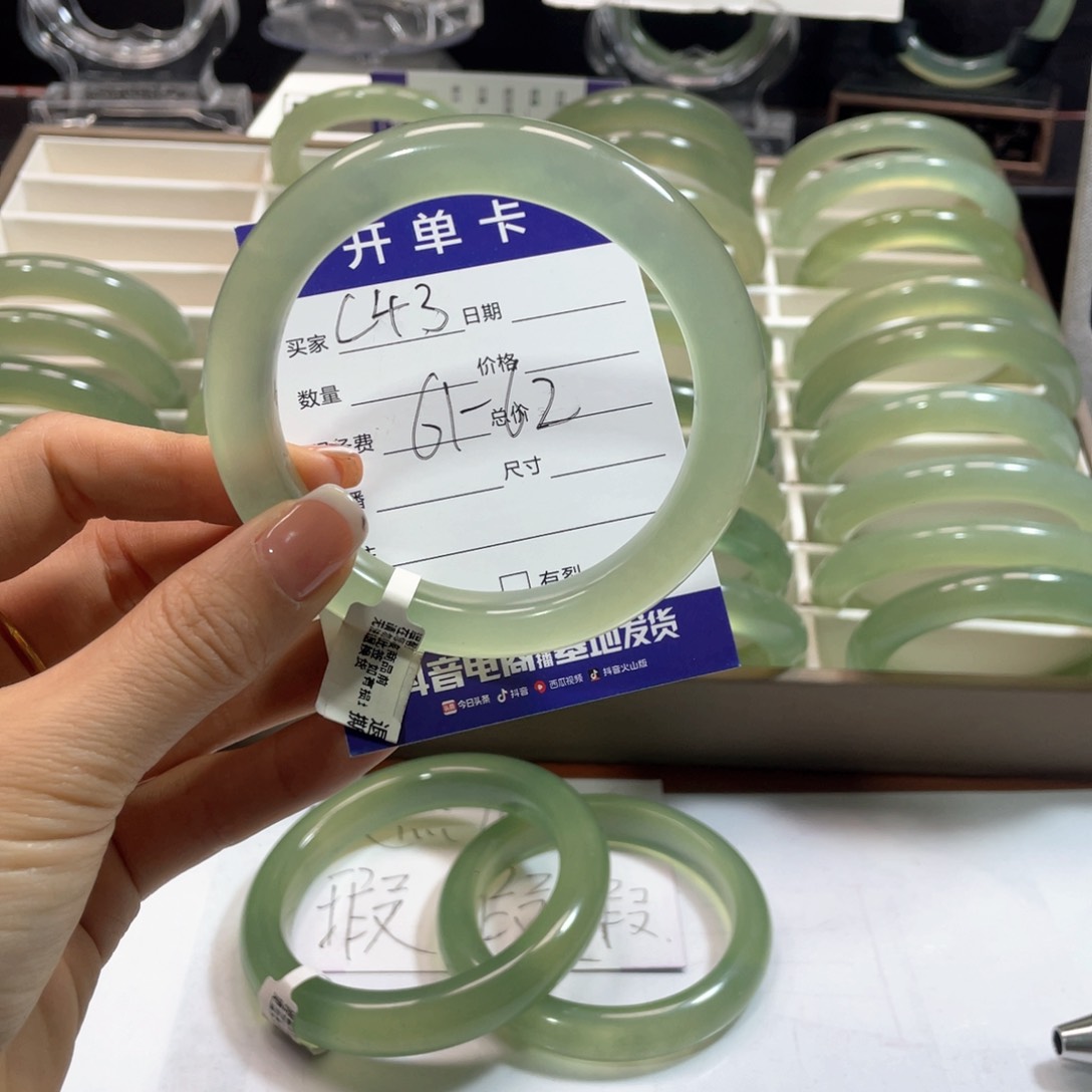 蛇纹石玉手镯未镶嵌快**贝