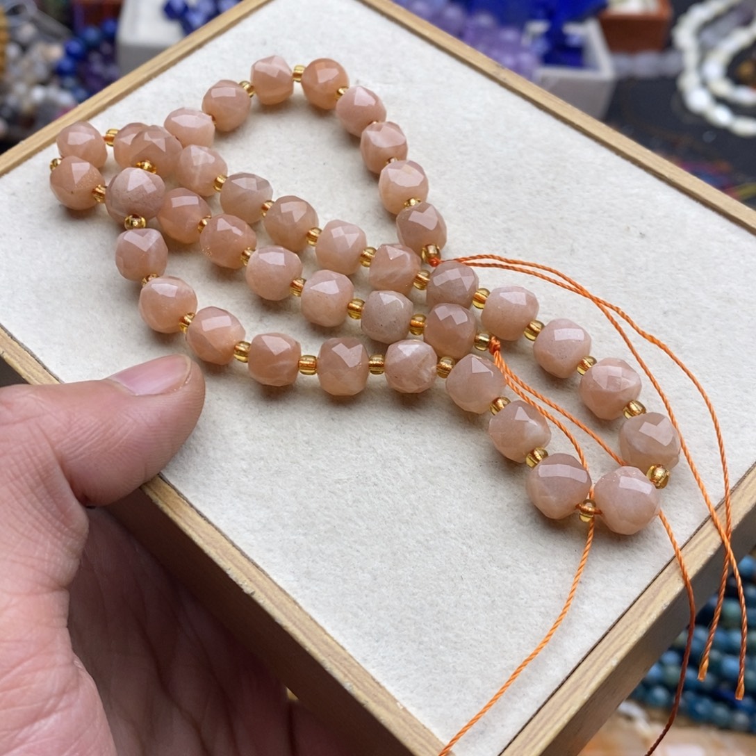 玛瑙/玉髓未镶嵌珠宝半成品一条纯天然7mm橙月光切面方糖