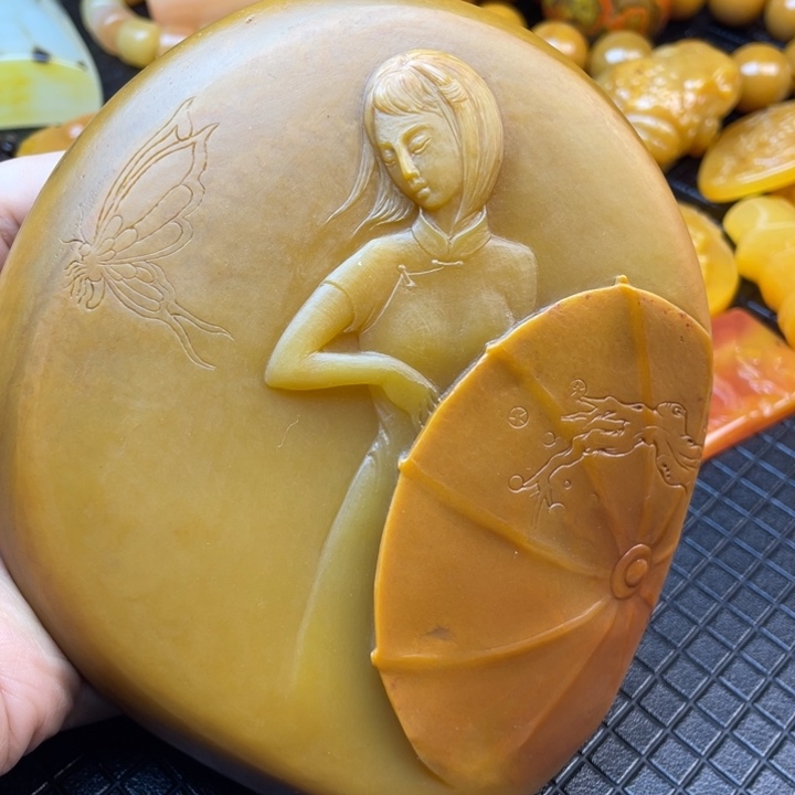 未镶嵌石英质玉（黄龙玉）摆件