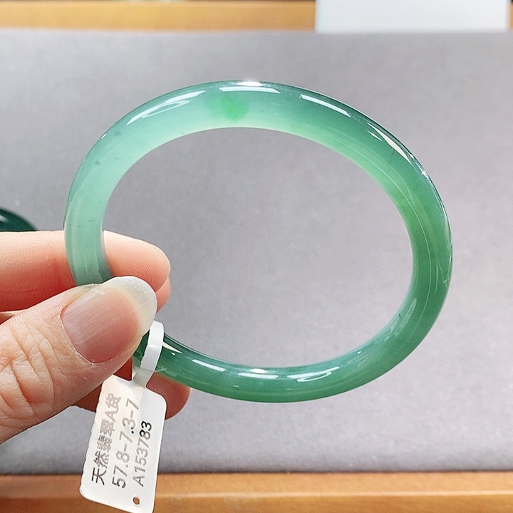 【闪购商品】翡翠手镯（圆镯）未镶嵌