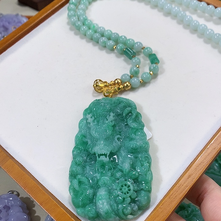 翡翠未镶嵌颈饰翡翠吊坠