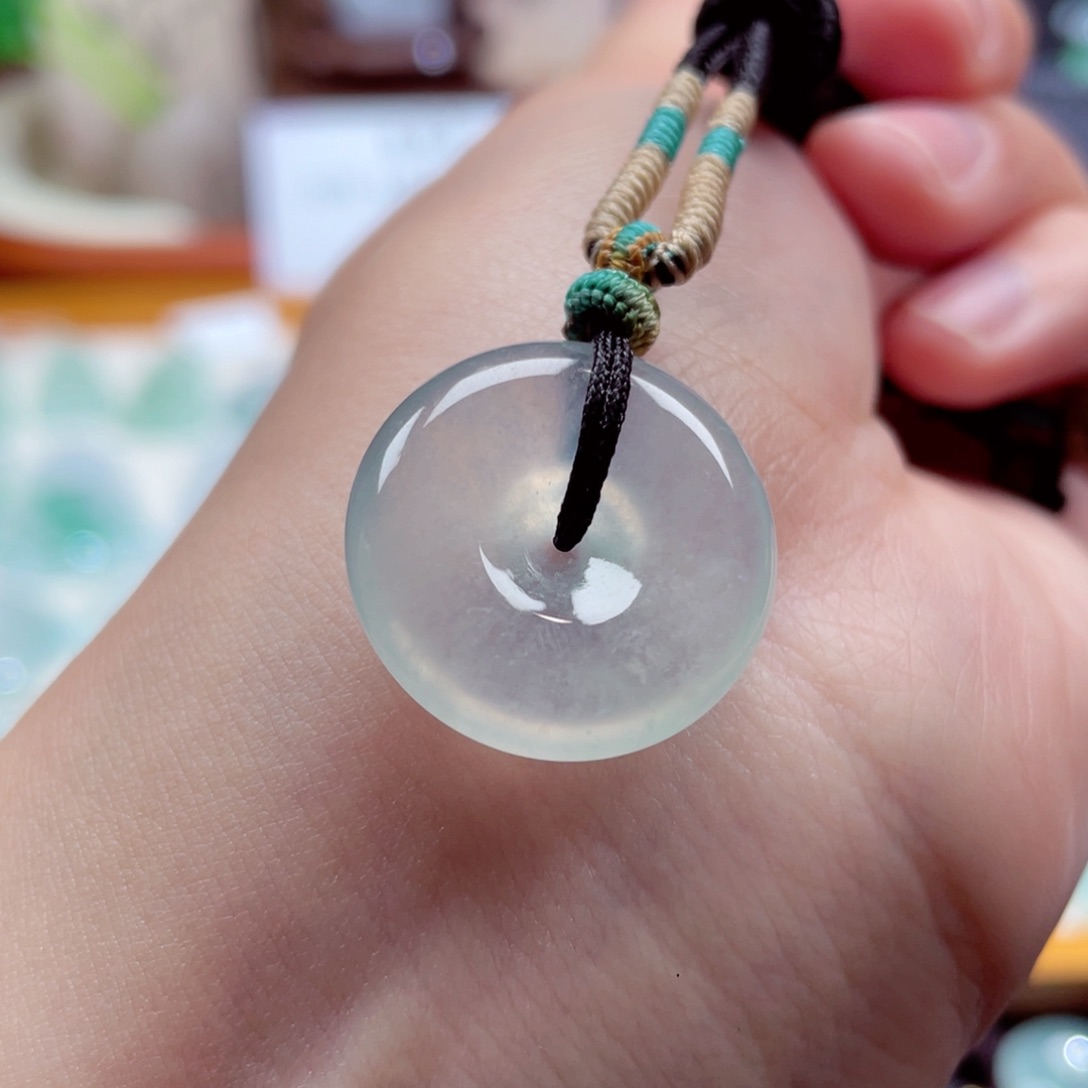 翡翠颈饰未镶嵌扣子