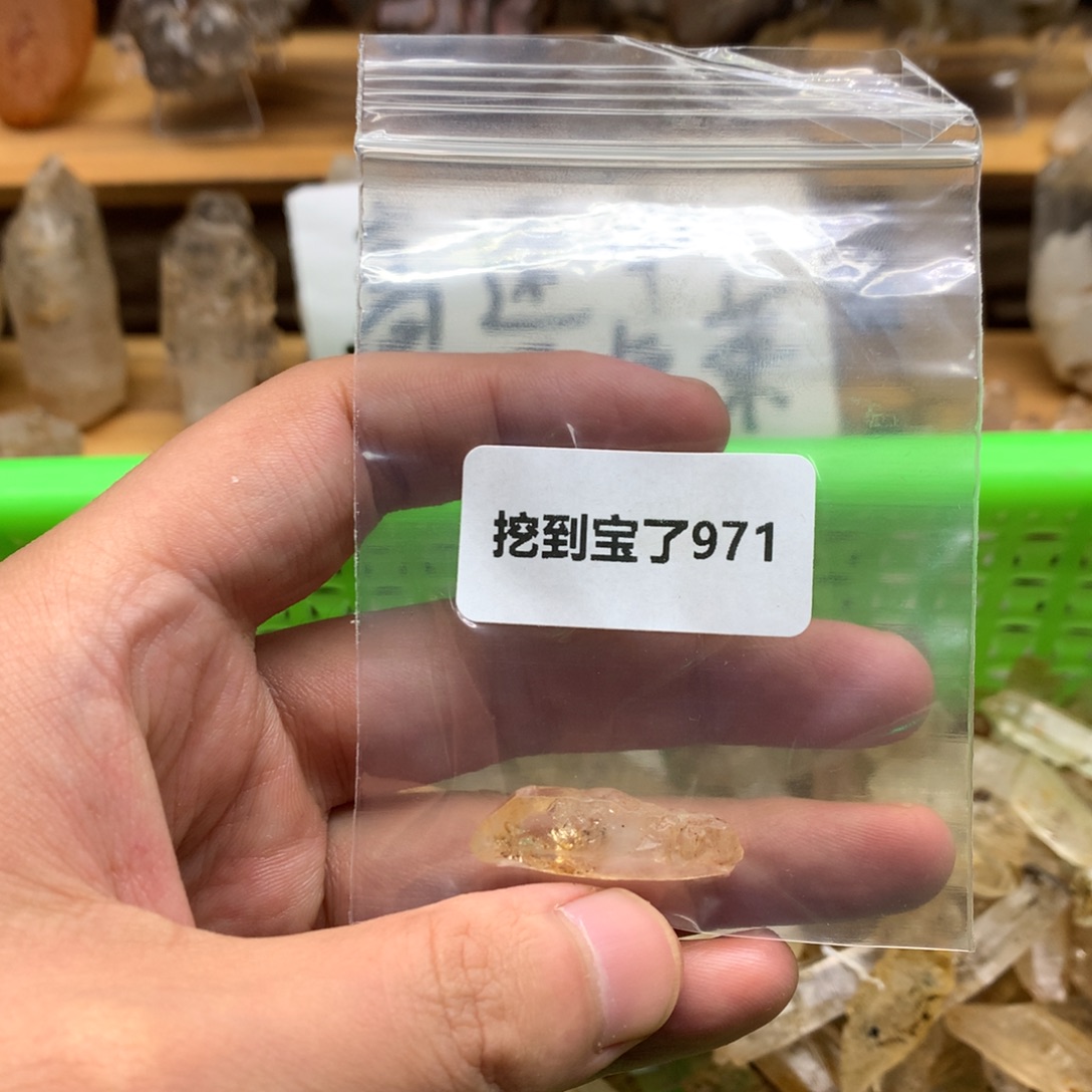 Y***n未镶嵌珠宝半成品水晶
