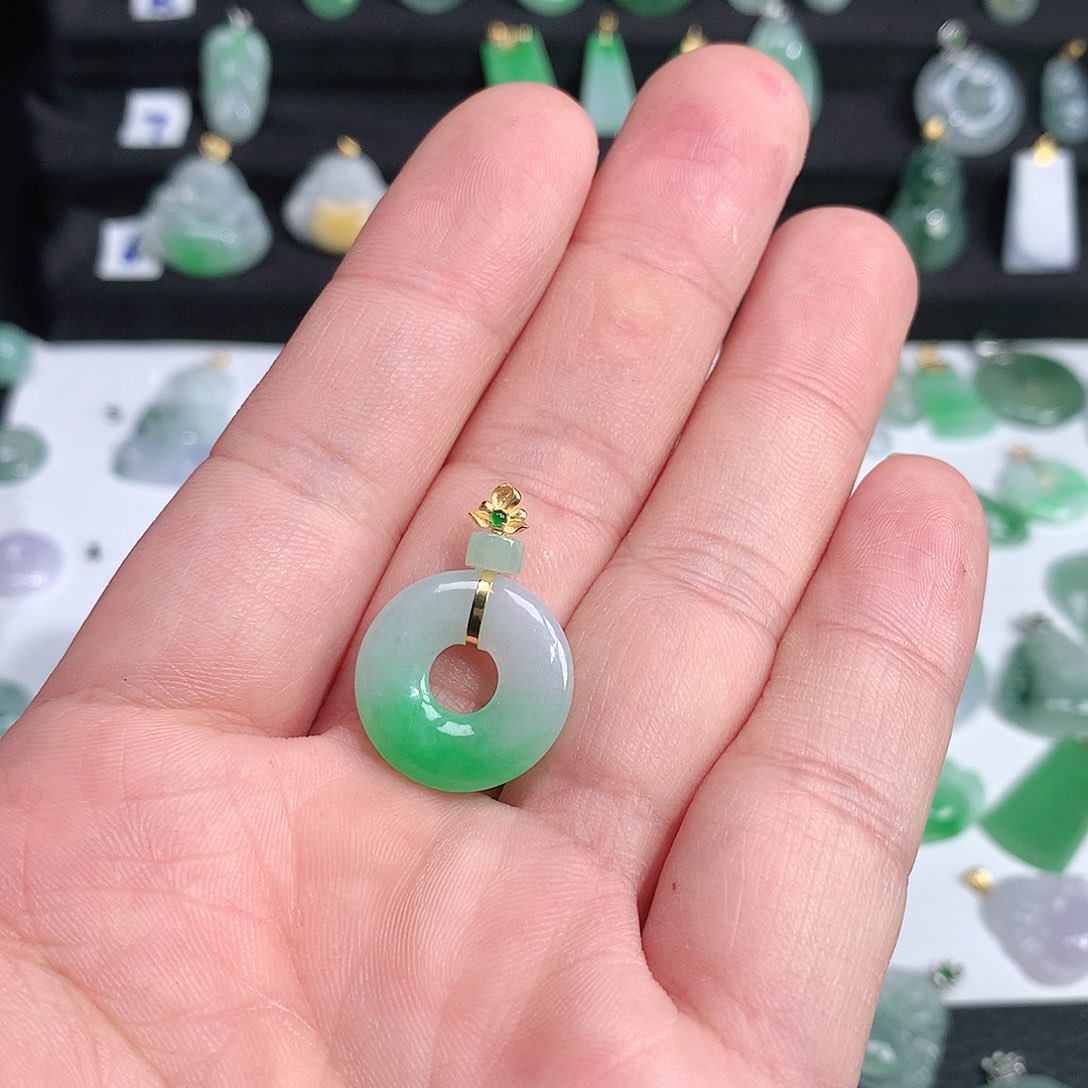 翡翠颈饰未镶嵌翡翠