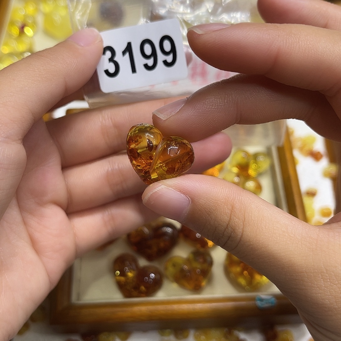 琥珀未镶嵌珠宝奇石