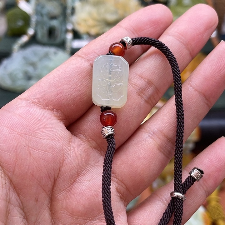 蛇纹石玉吊坠未镶嵌