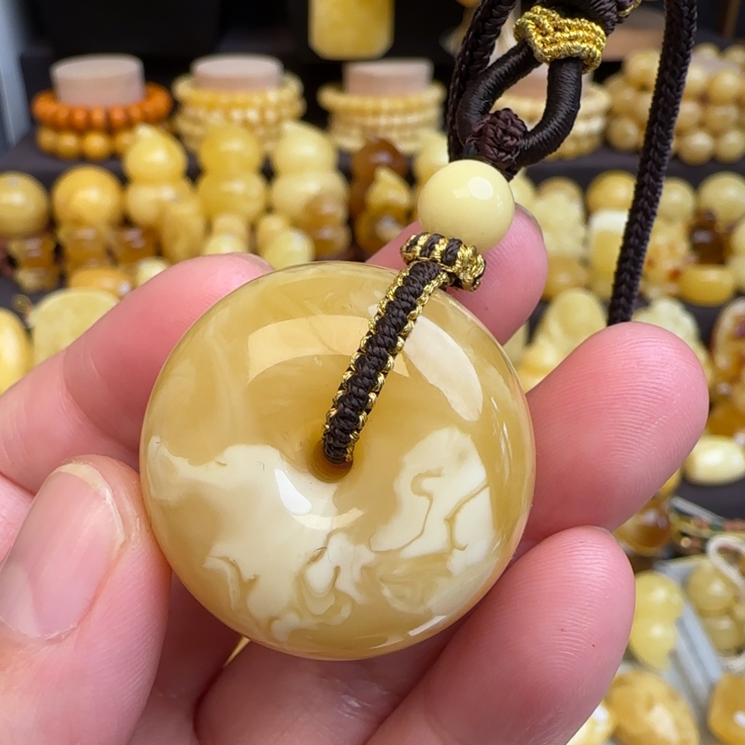 琥珀未镶嵌套链天然俄料浓蜡妖花蜜蜡墩子吊坠