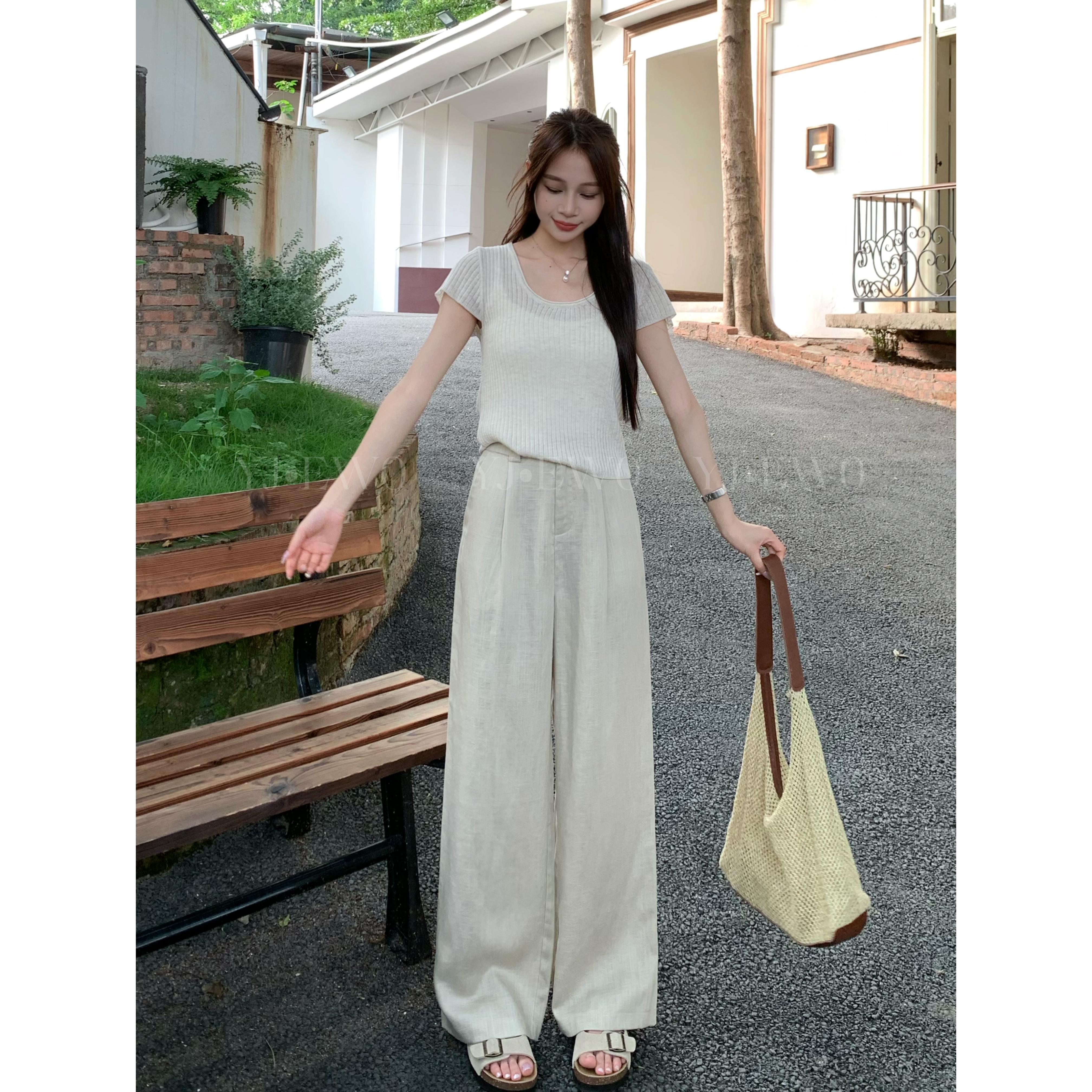 【现货】夏季新款显瘦V领短款宽松百搭休闲上衣-2110