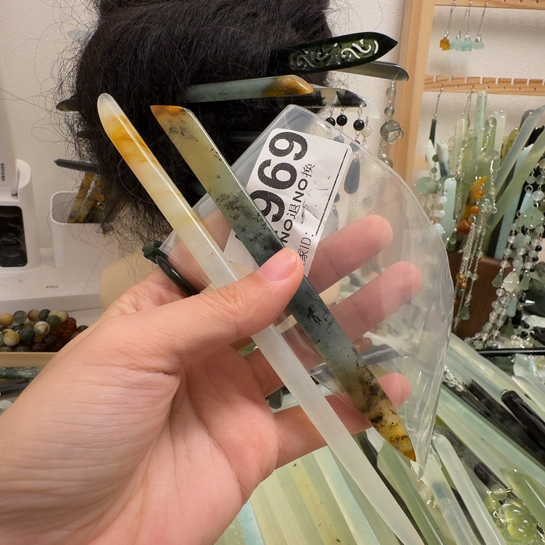 刘***V蛇纹石玉合金发饰