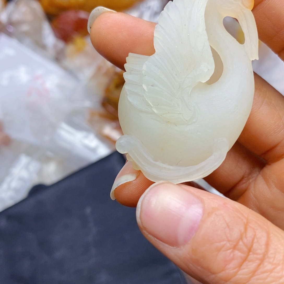 石英质玉（黄龙玉）颈饰未镶嵌