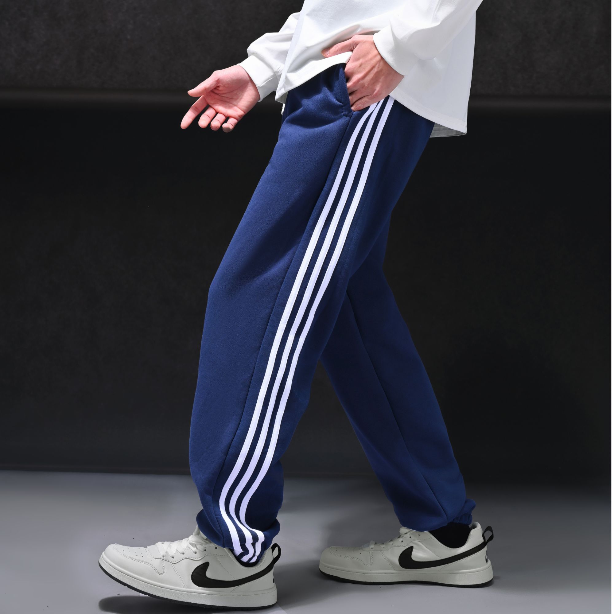 春秋款三杠直筒运动裤宽松百搭束脚薄款加绒加厚男女红色三边螺纹