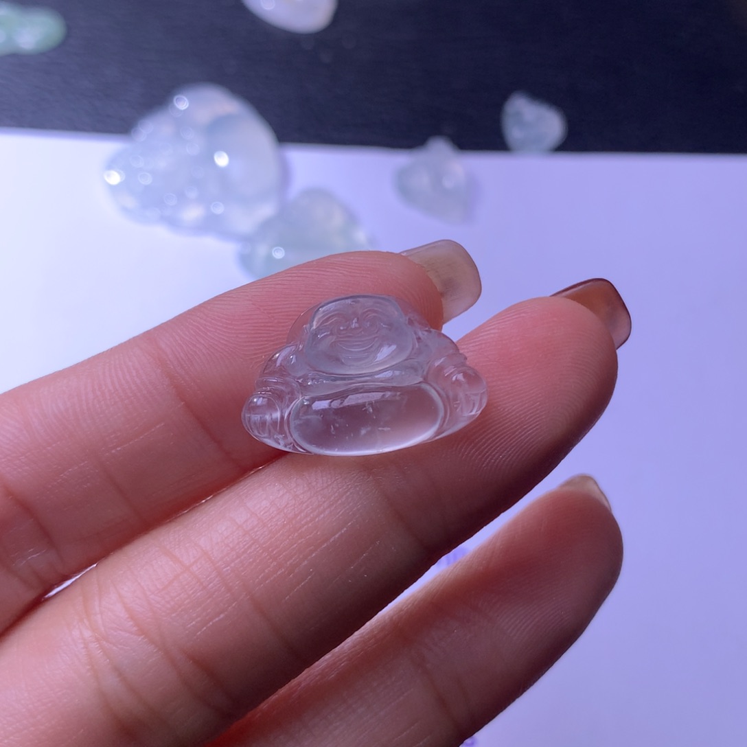 翡翠颈饰未镶嵌高冰佛公