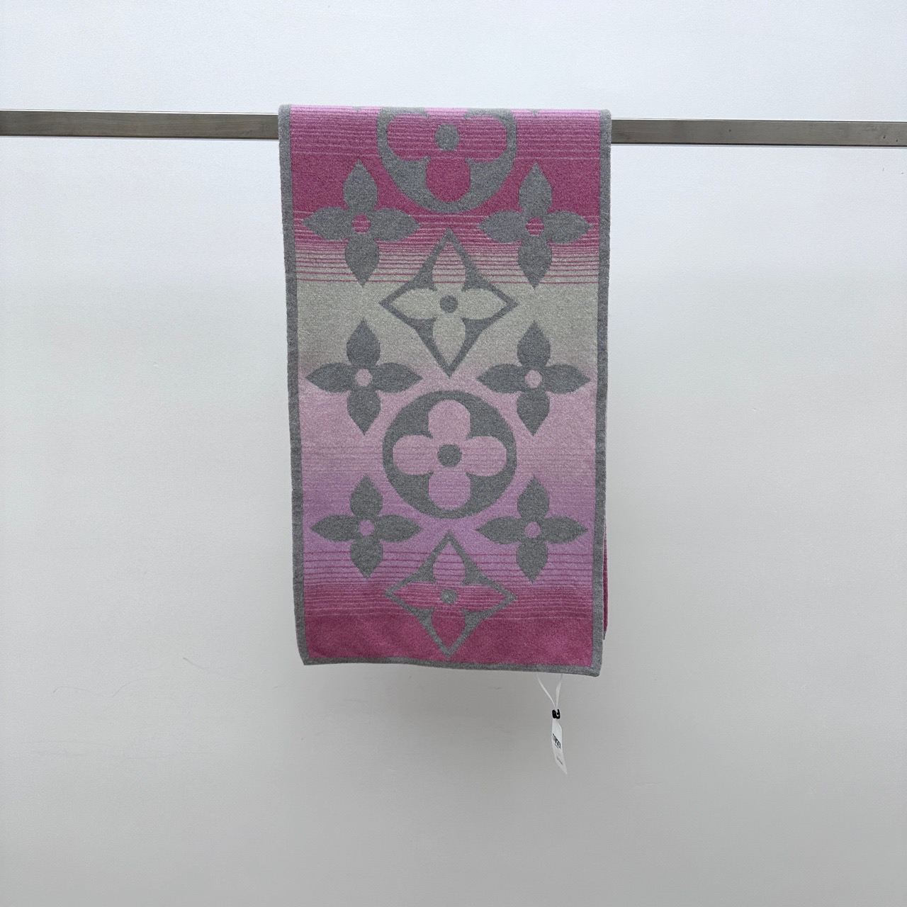 99新 LouisVuitton/路易威登 粉色拼灰色渐变色围巾01334