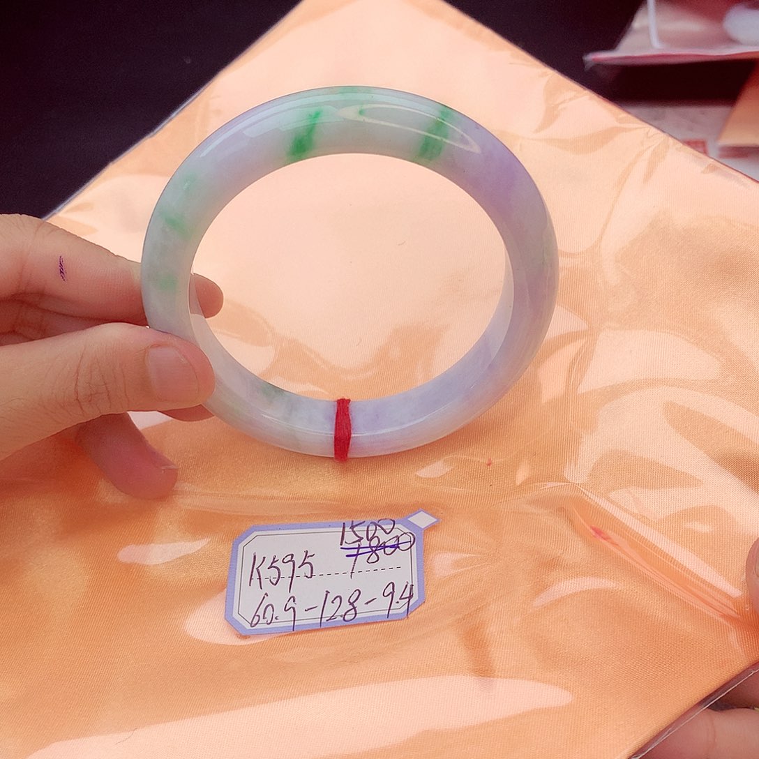 翡翠手镯未镶嵌翡翠