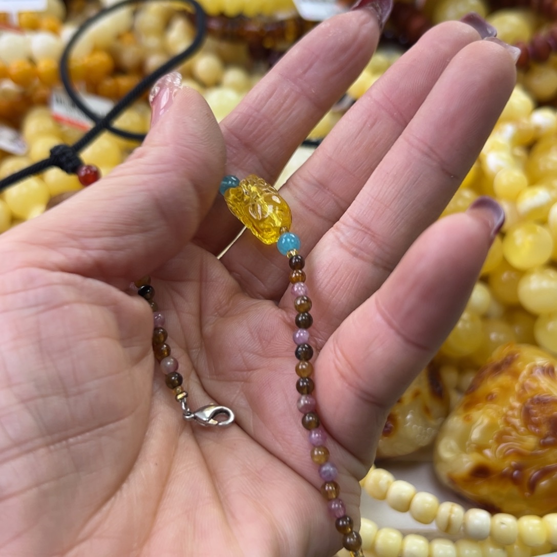 琥珀珠宝奇石未镶嵌