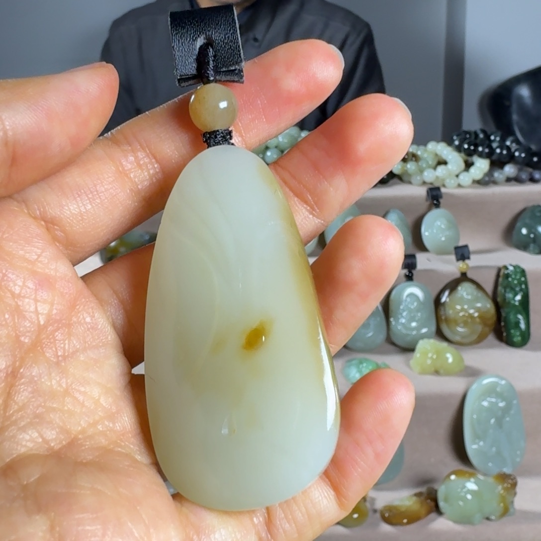 和田玉颈饰未镶嵌