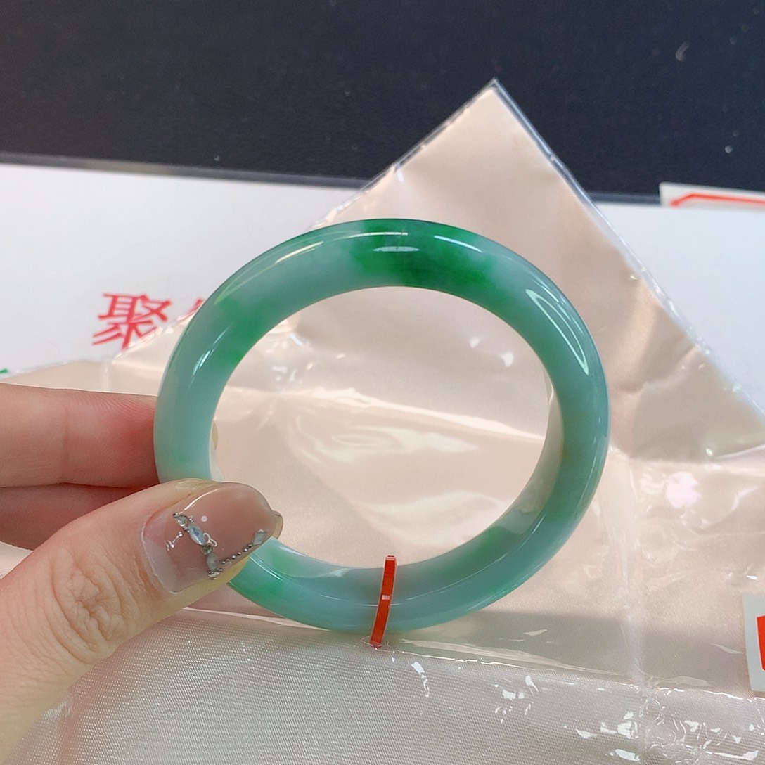 翡翠手镯未镶嵌天然翡翠A货050