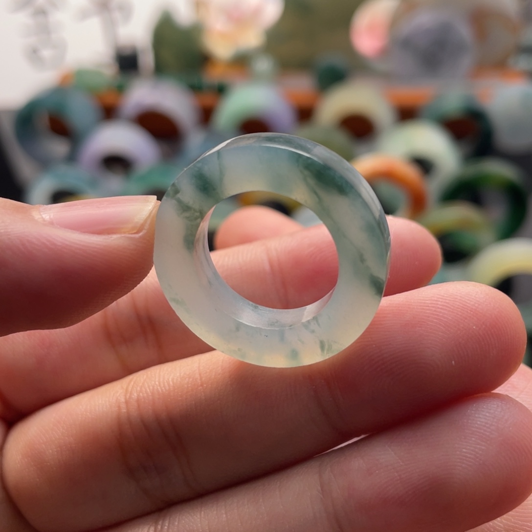 未镶嵌定制翡翠飘绿