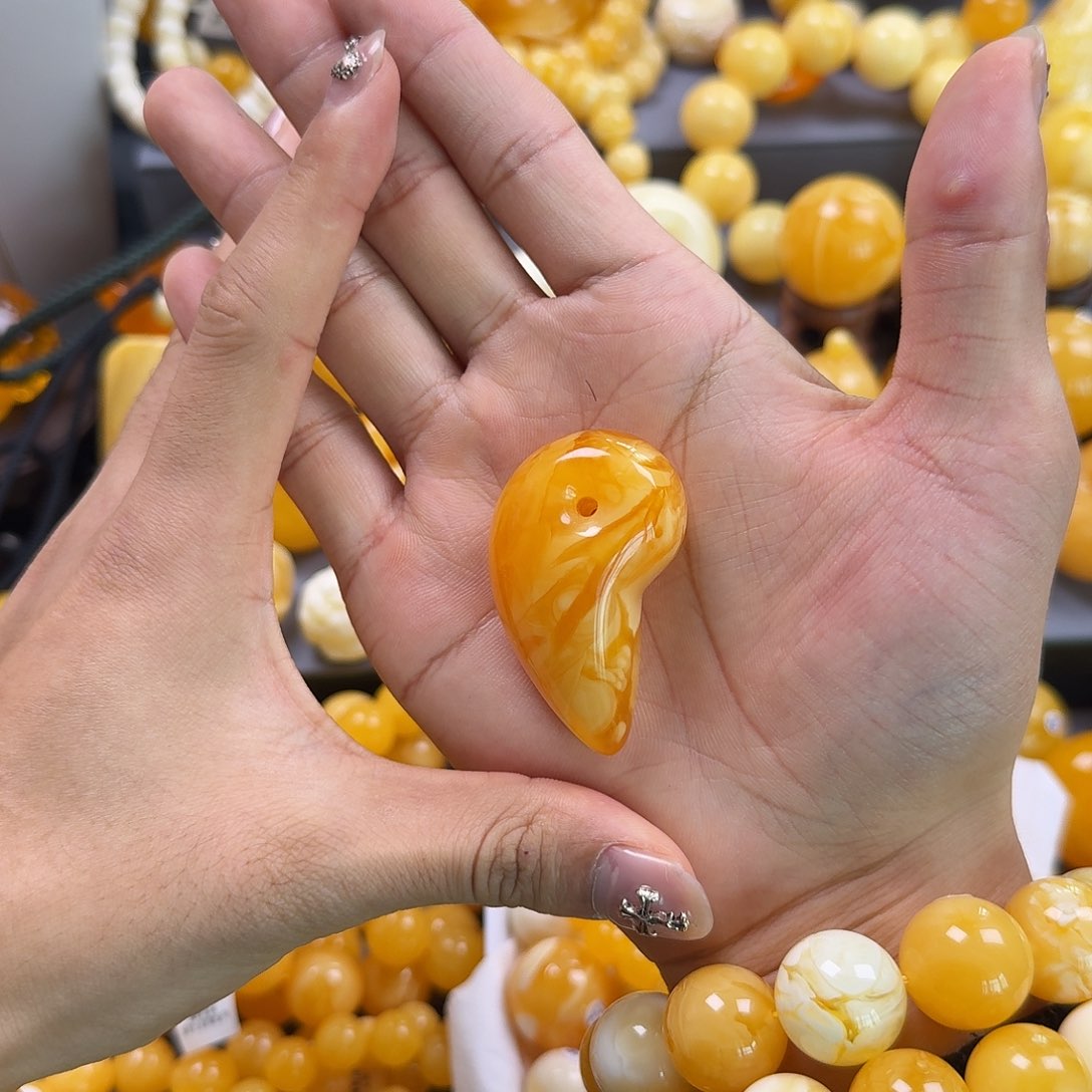 琥珀珠宝奇石未镶嵌虎牙