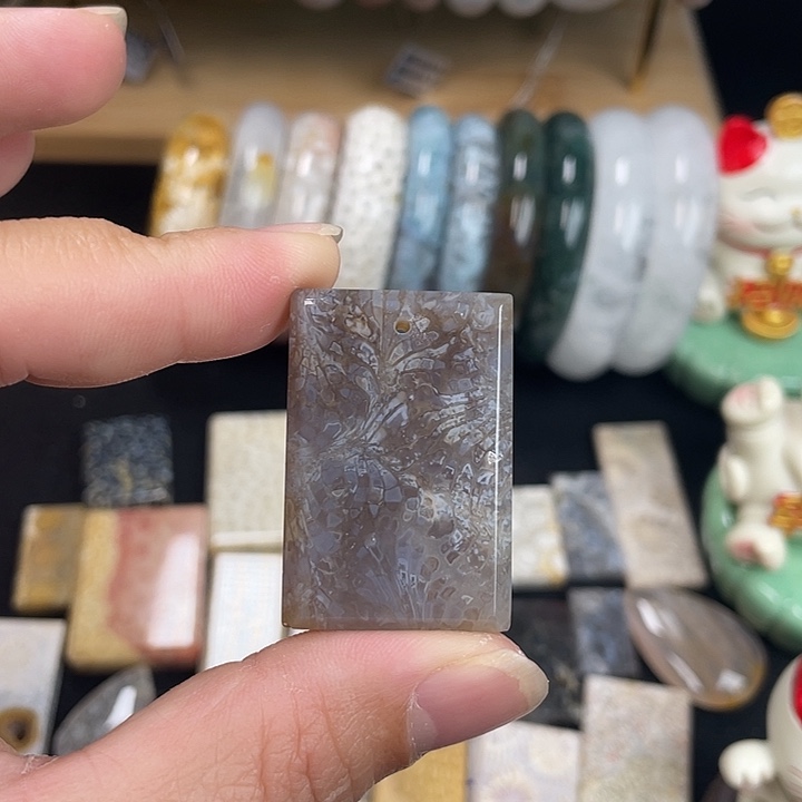 硅化珊瑚（珊瑚玉）未镶嵌手镯