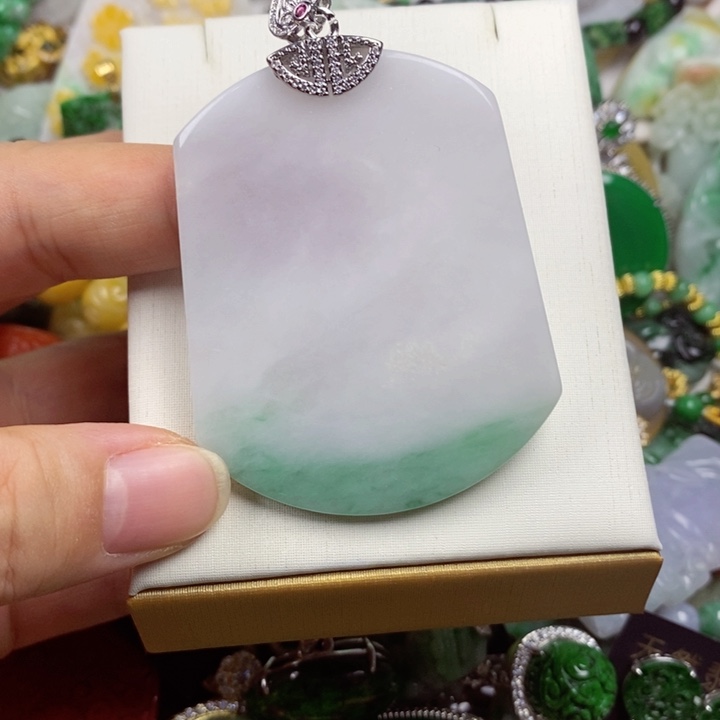 吊坠(赠链)未镶嵌翡翠