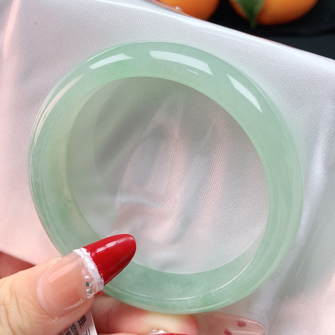 翡翠手镯未镶嵌52圈