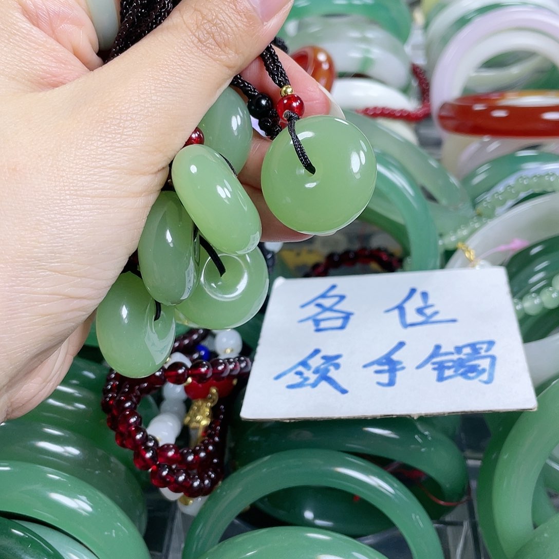 石英质玉手镯未镶嵌