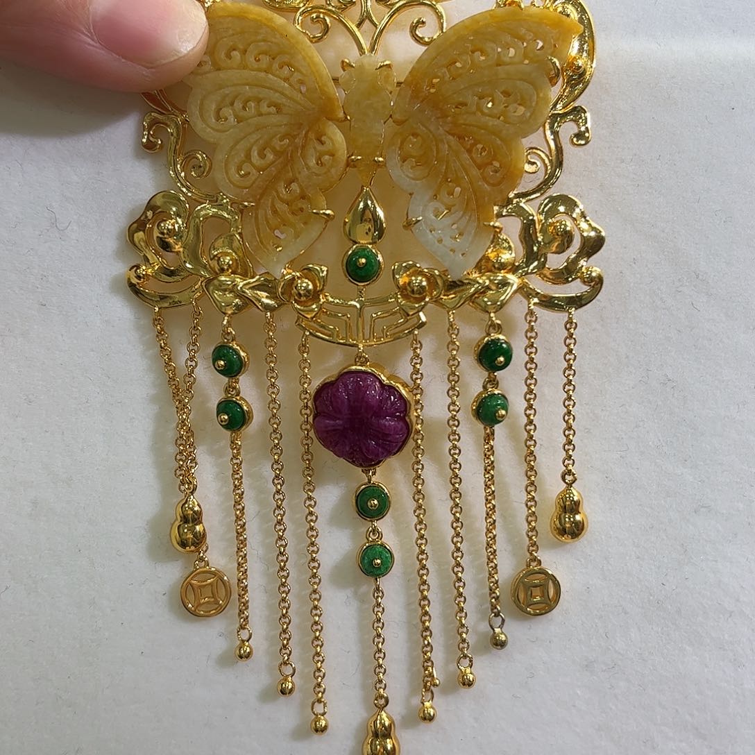 翡翠未镶嵌颈饰炸