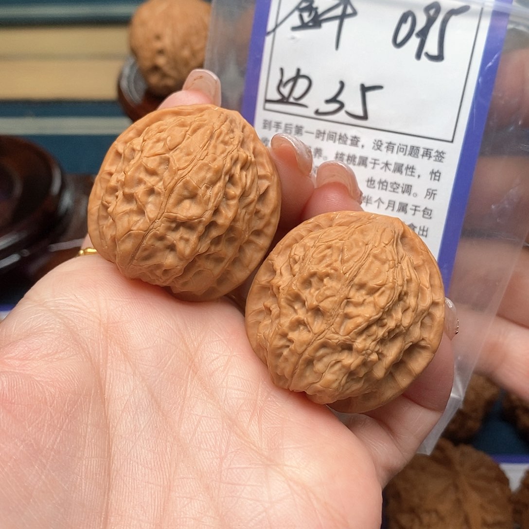 文玩核桃把件金牛