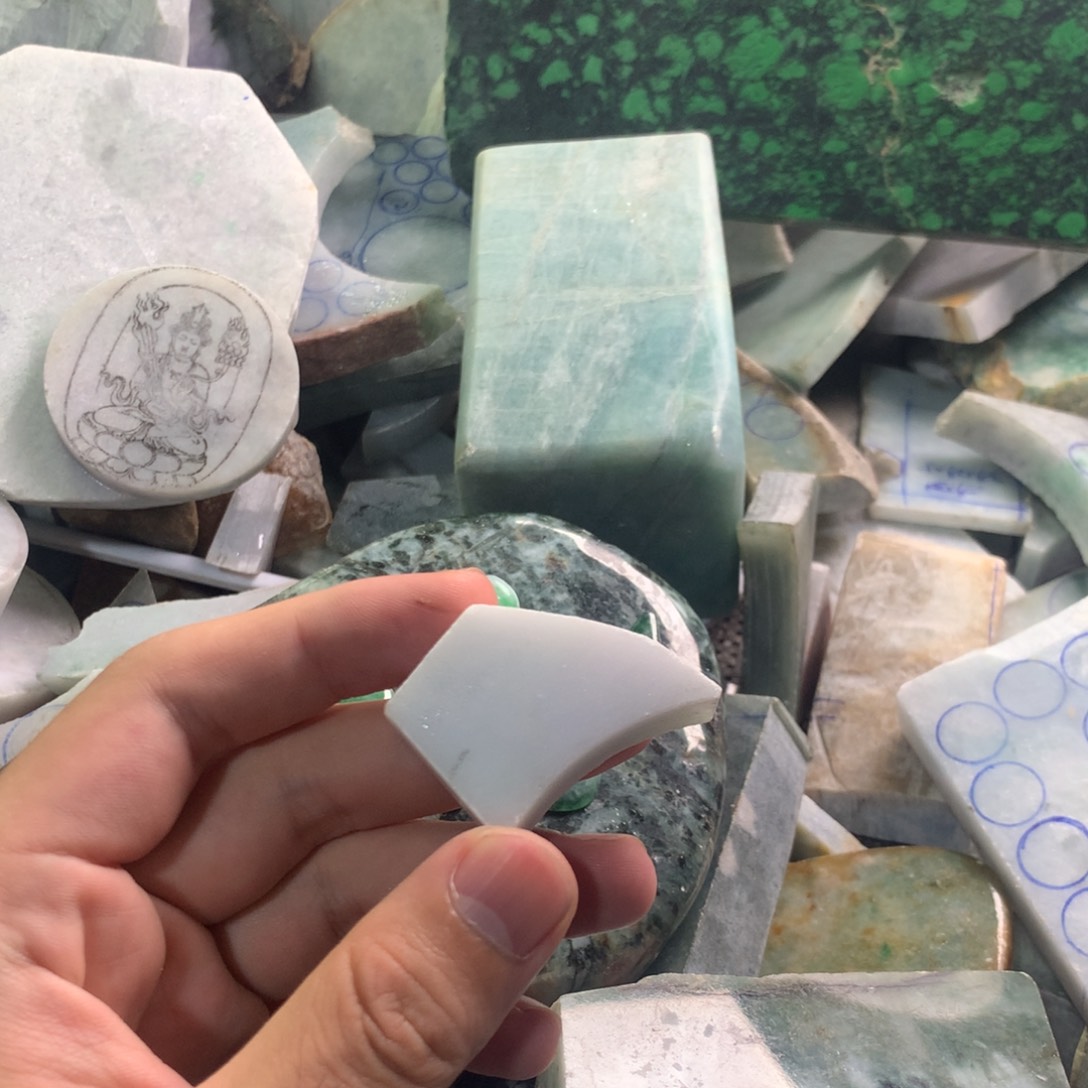 未镶嵌翡翠胸饰白糖小料