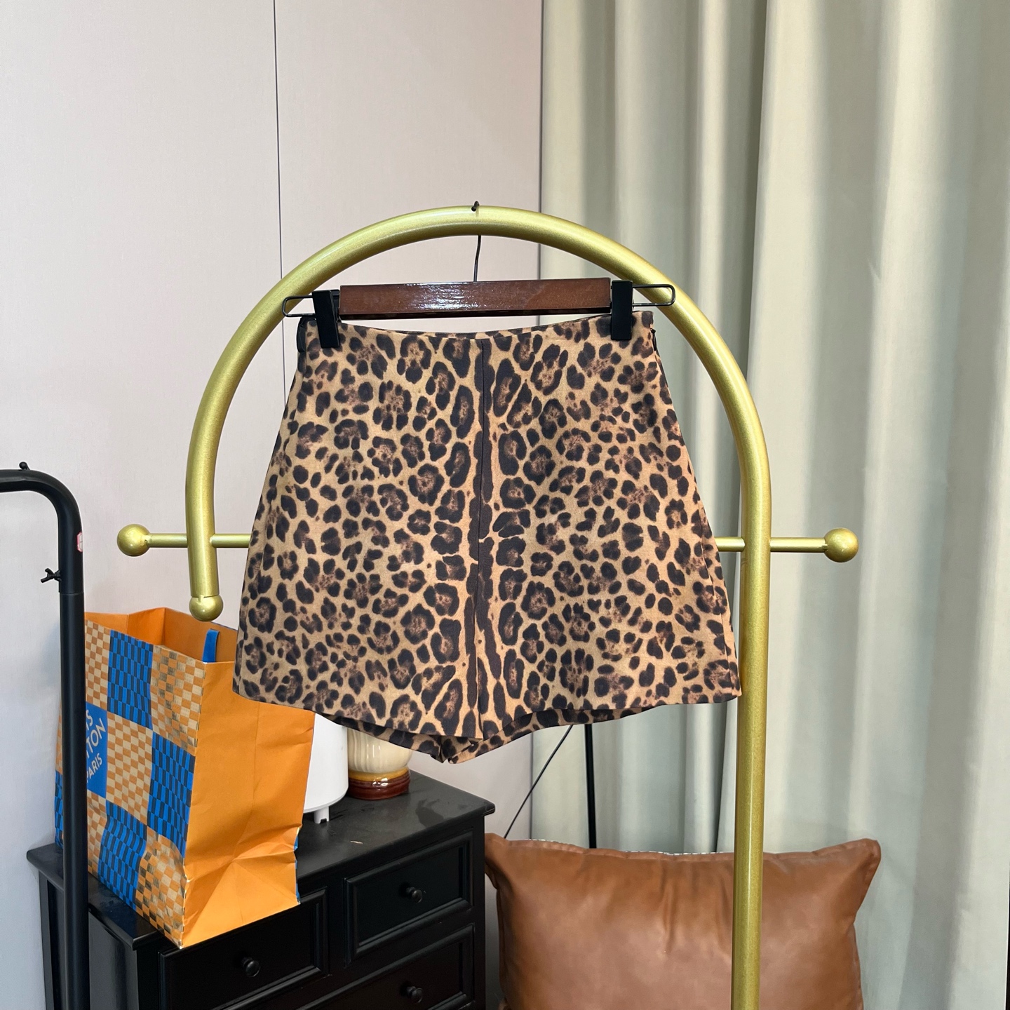 99新 Valentino/华伦天奴 梅芙 黄色豹纹短裤 36码 