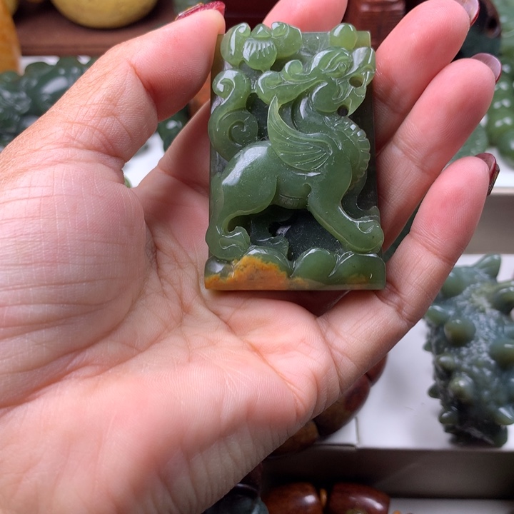 岫岩河磨玉（透闪石质玉）把件未镶嵌