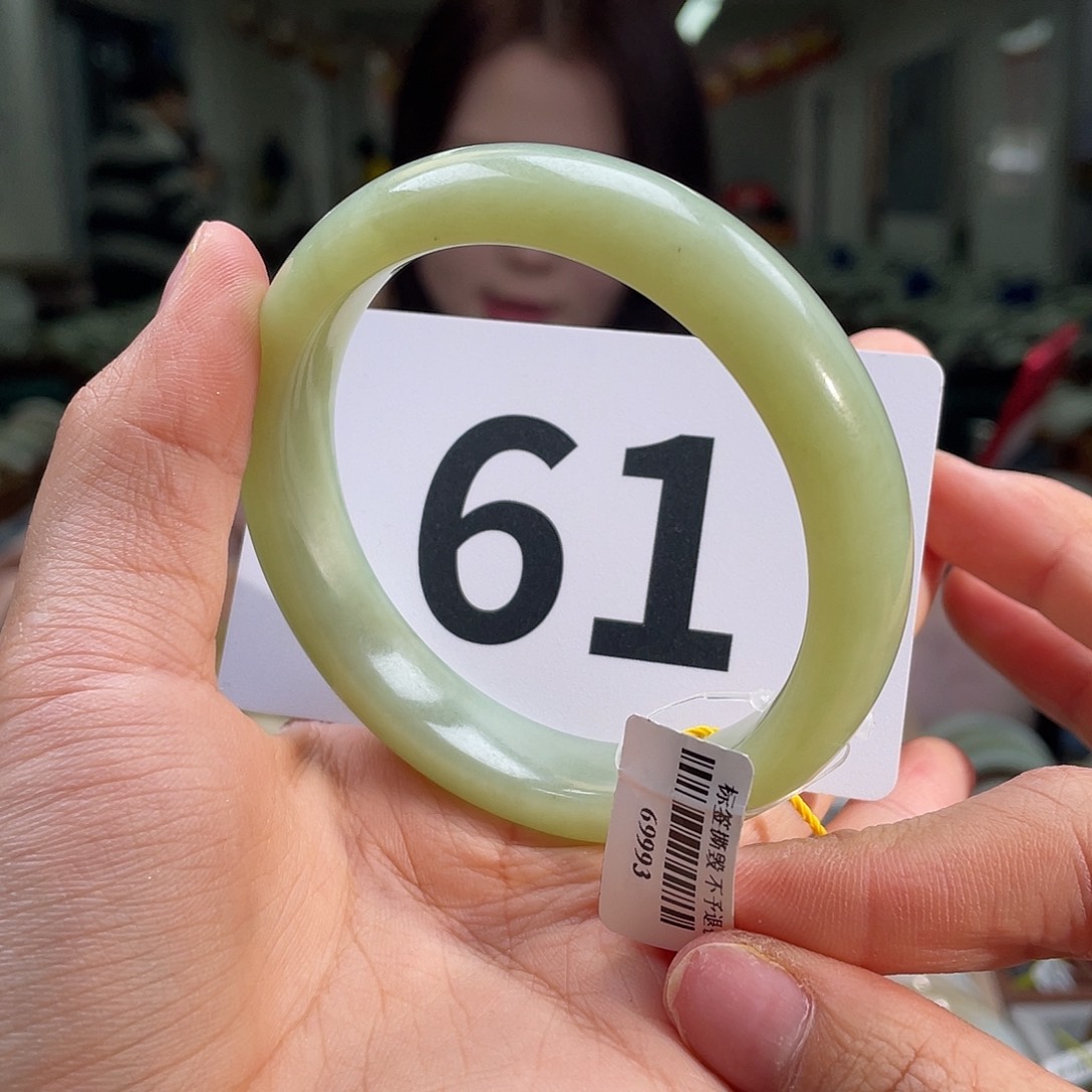 和田玉手镯未镶嵌纹