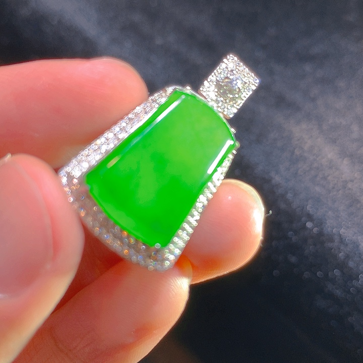 【闪购商品】翡翠颈饰银S925镶嵌翡翠