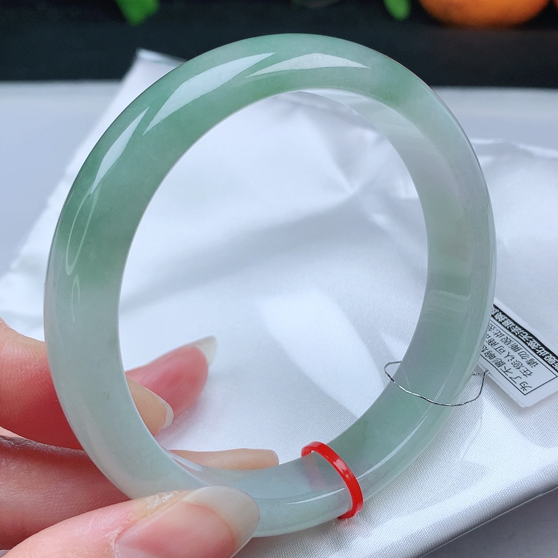 翡翠手镯未镶嵌62圈