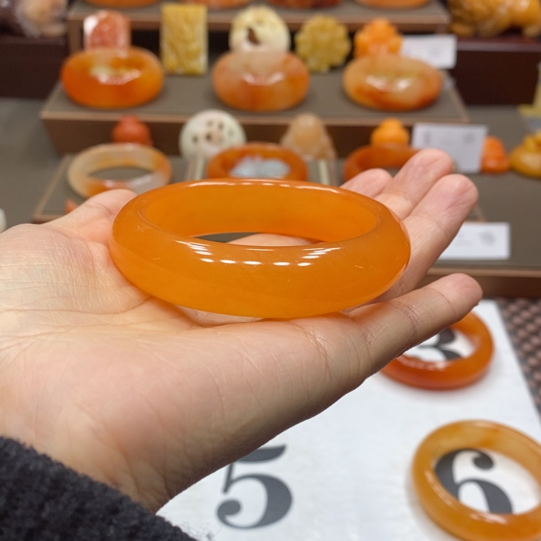 温***姐石英质玉（黄龙玉）未镶嵌手镯