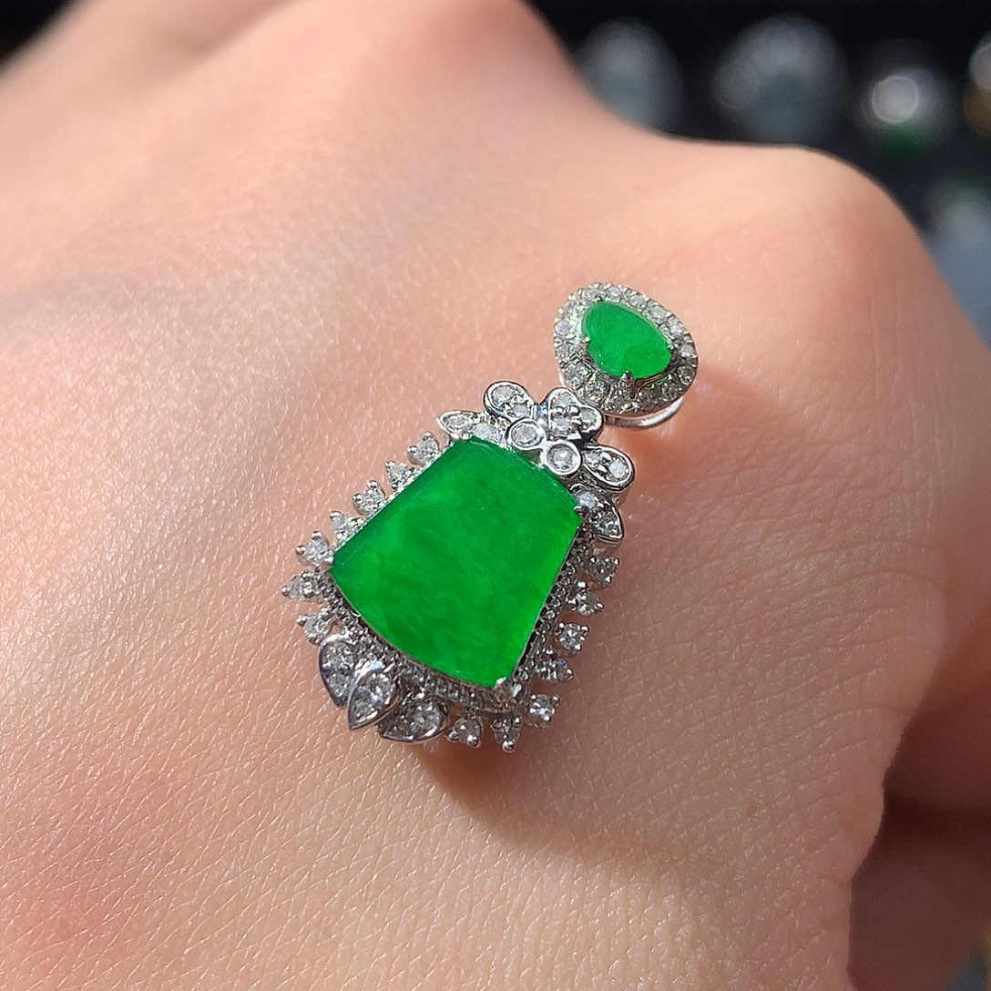 翡翠吊坠(不含链)18K金镶嵌无事牌