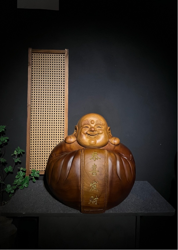 恭喜发财·弥勒 创意手工雕刻摆件 香樟木：长45-宽37-高45-重69斤