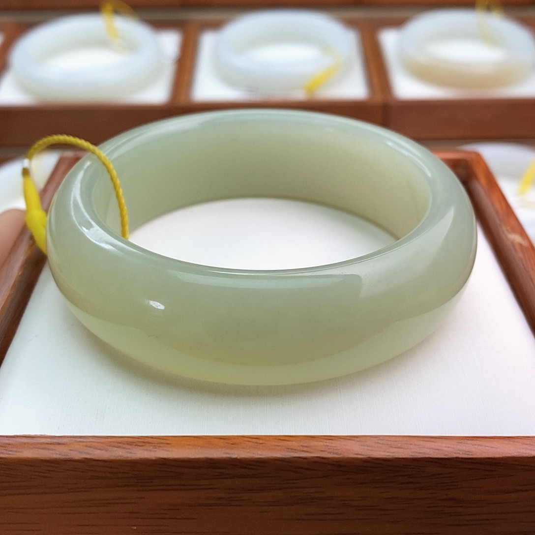 和田玉（青白玉）手镯未镶嵌