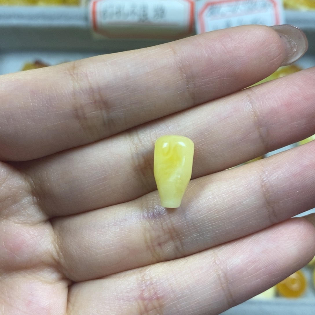 未镶嵌琥珀裸石三通
