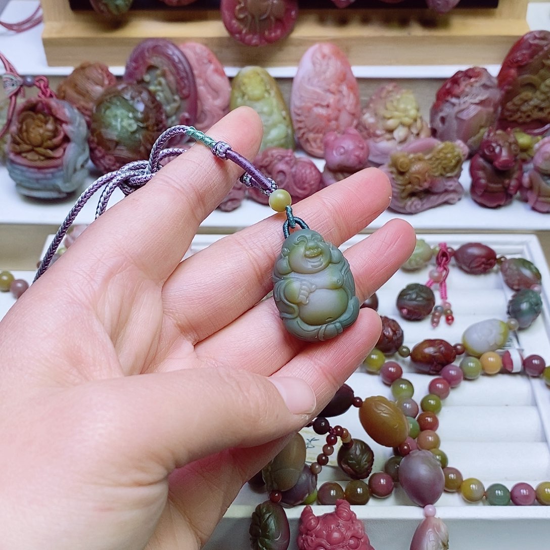 玛瑙/玉髓盐源玛瑙吊坠未镶嵌