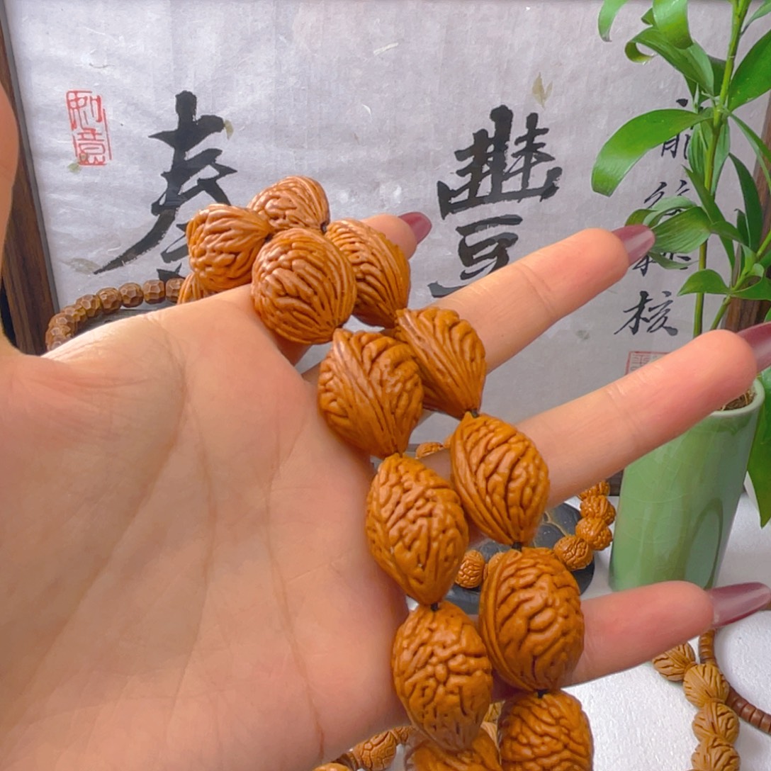 用***7秦岭龙纹桃核手持