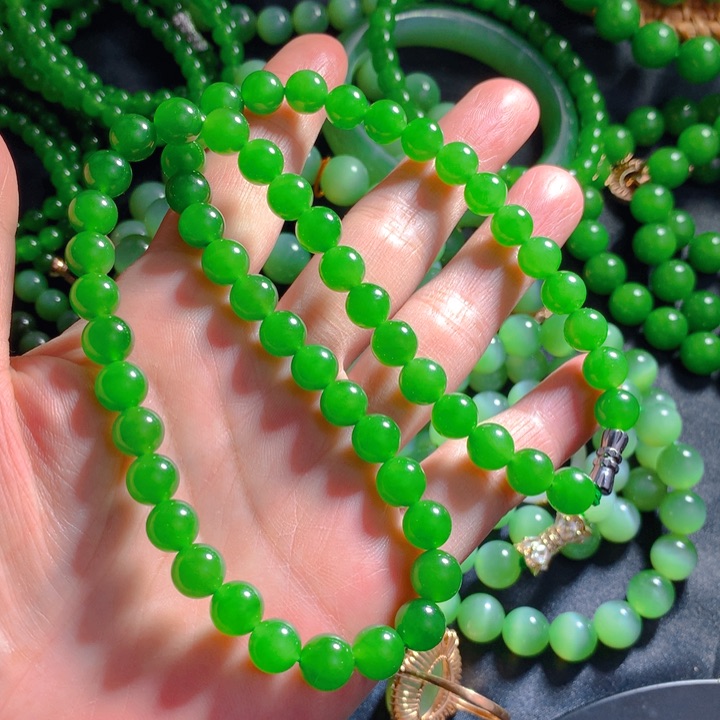 和田玉（碧玉）冰底菠菜绿项链未镶嵌