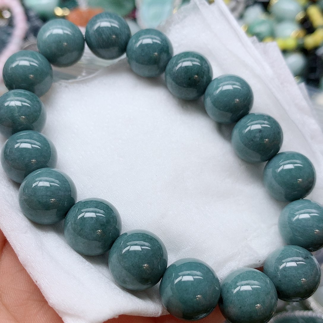 翡翠颈饰未镶嵌手串